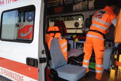 ingresso ospedale o ambulanza in azione