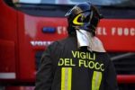 Vigili del fuoco durante intervento per incendio appartamento Taranto