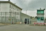 Ingresso del carcere di Taranto dove un poliziotto è stato aggredito e ricoverato in ospedale