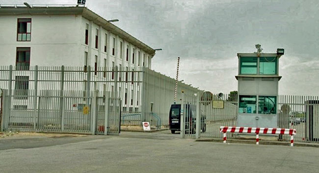 Polizia interviene per caso di violenza domestica a Taranto