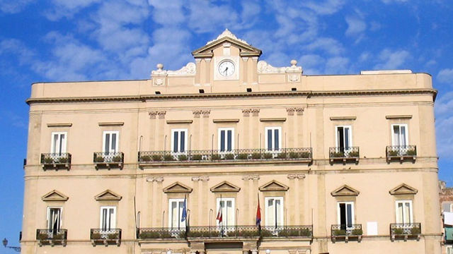 Palazzo di Città durante consiglio comunale ex Ilva Taranto