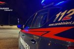 Auto dei Carabinieri davanti alla Stazione dopo arresto per maltrattamenti in famiglia a Crispiano