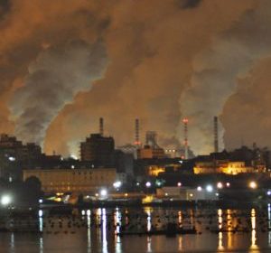 Veduta dello stabilimento dell’indotto ex Ilva a Taranto