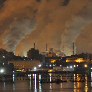 Veduta dello stabilimento dell’indotto ex Ilva a Taranto
