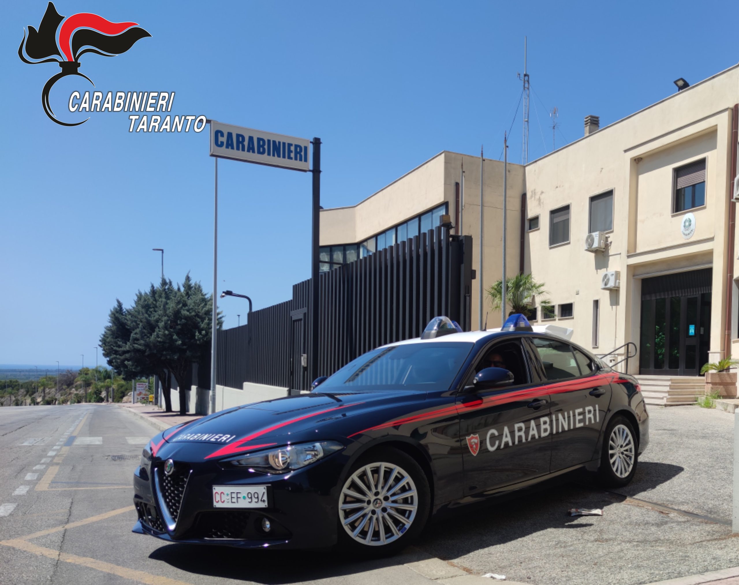 Carabinieri durante controlli straordinari contro lo spaccio a Massafra