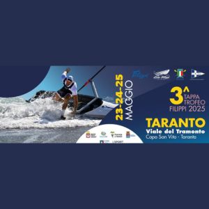 Atleti in gara durante il Beach Sprint Taranto 2025 sul litorale di San Vito