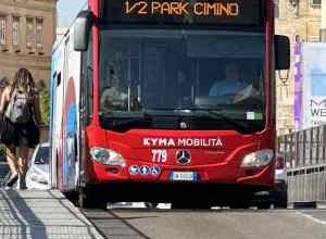 Autobus Kyma in servizio urbano a Taranto durante i disservizi elettorali