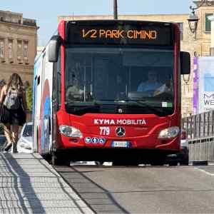 Autobus Kyma in servizio urbano a Taranto durante i disservizi elettorali