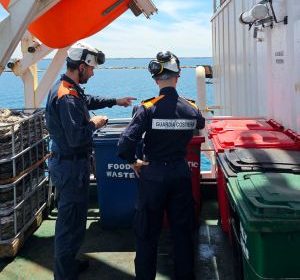 Controlli ambientali su mercantile sanzionato al Porto di Taranto"