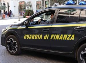 Sequestro di droga a Taranto nel quartiere Tamburi durante operazione della Guardia di Finanza