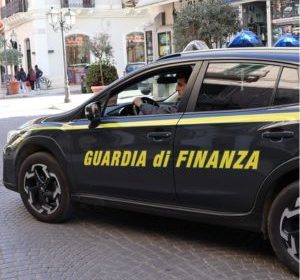 Sequestro di droga a Taranto nel quartiere Tamburi durante operazione della Guardia di Finanza