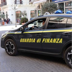 Sequestro di droga a Taranto nel quartiere Tamburi durante operazione della Guardia di Finanza