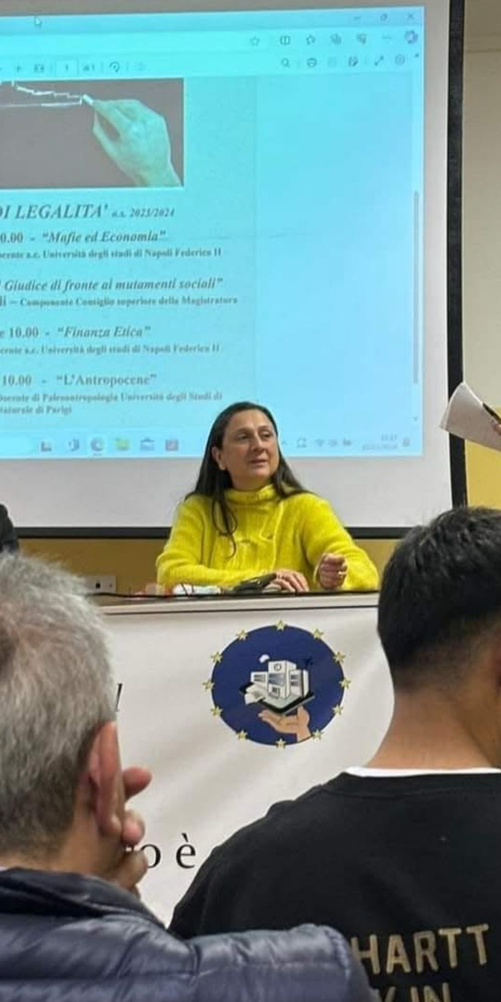 Scuola Leonardo Da Vinci Martina Franca: facciata dell’istituto al centro di polemiche per degrado e inclusione negata