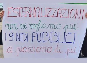 Ingresso di un asilo nido comunale che rappresenta i servizi educativi pubblici a Taranto