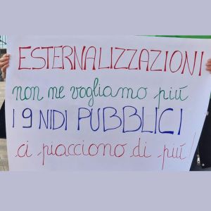 Ingresso di un asilo nido comunale che rappresenta i servizi educativi pubblici a Taranto