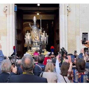 Processione a mare durante la festa di San Cataldo a Taranto 2025