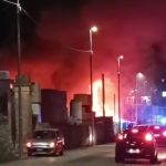Vigili del Fuoco spengono incendio gommista Martina Franca in via Ceglie