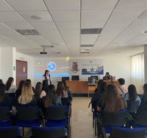 Studenti del Liceo Vittorino Da Feltre durante la visita in Questura a Taranto
