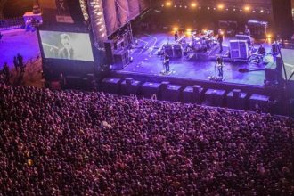 Concerto live alla Rotonda del Lungomare per il Medimex 2025 a Taranto