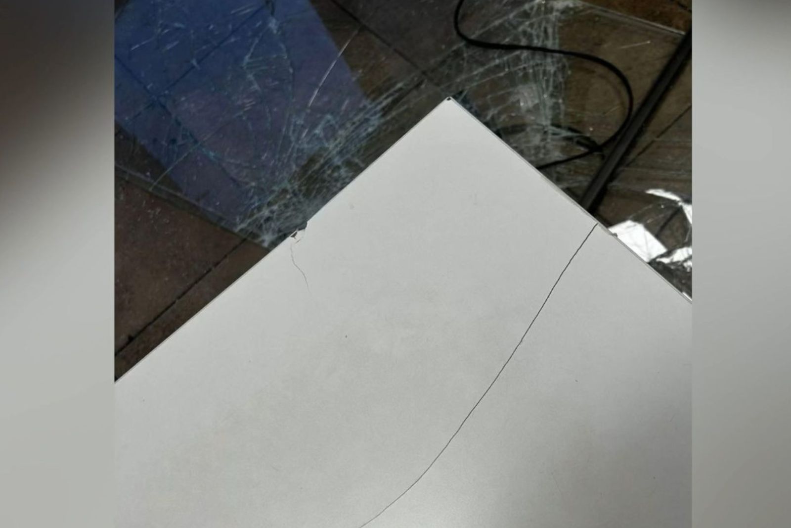 Danni causati da un raid vandalico al terminal Kyma Mobilità di Taranto