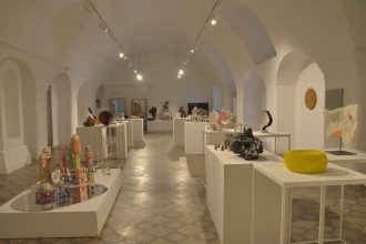 Allestimento del Concorso di Ceramica Contemporanea nel Castello Episcopio di Grottaglie