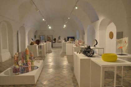 Allestimento del Concorso di Ceramica Contemporanea nel Castello Episcopio di Grottaglie