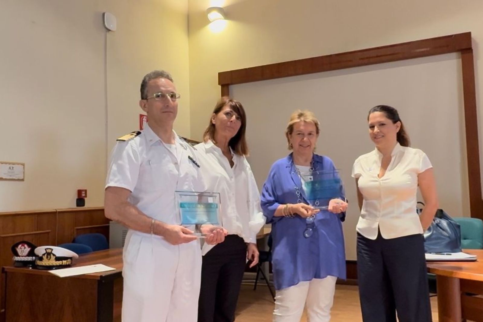 Premio alla Guardia Costiera di Taranto durante il workshop Un mare di legalità