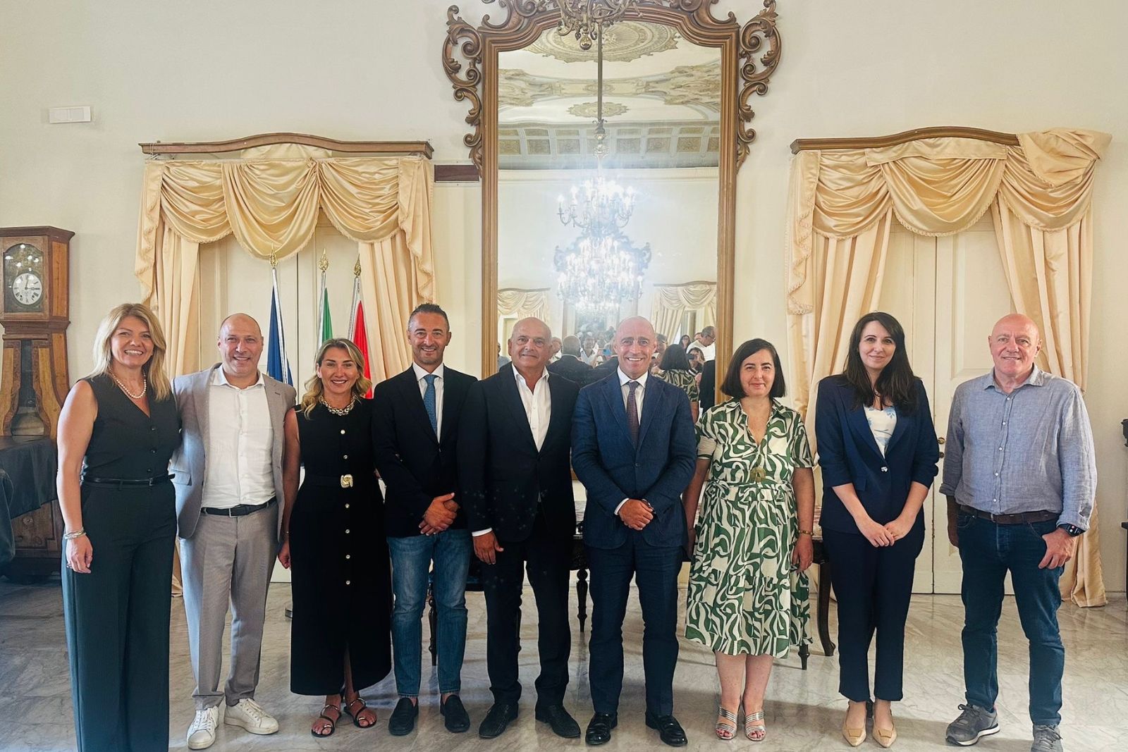 Sindaco Bitetti presenta la nuova giunta dopo le elezioni comunali 2025 a Taranto