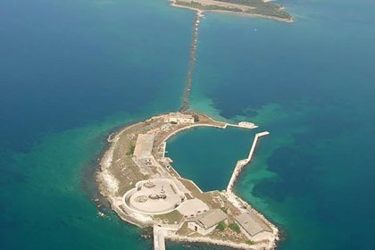Nuotatori durante Swim Around San Pietro all’isola Cheradi di Taranto