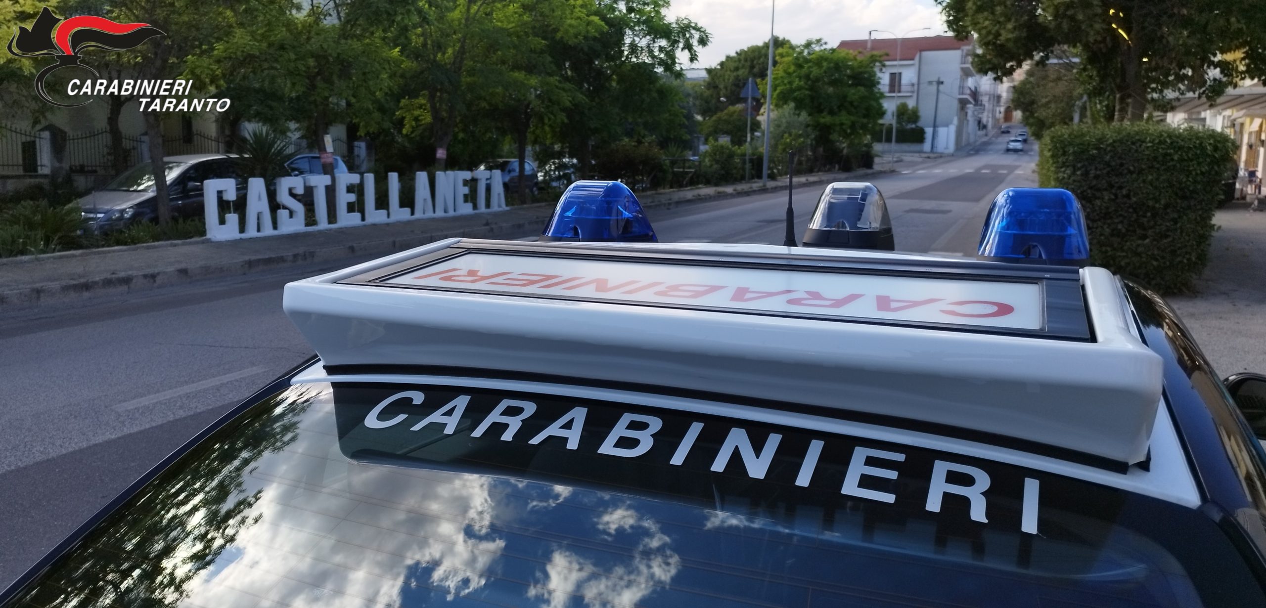 intervento dei Carabinieri durante incendio a Castellaneta