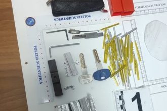 Polizia di Stato durante intervento per furto appartamento Martina Franca