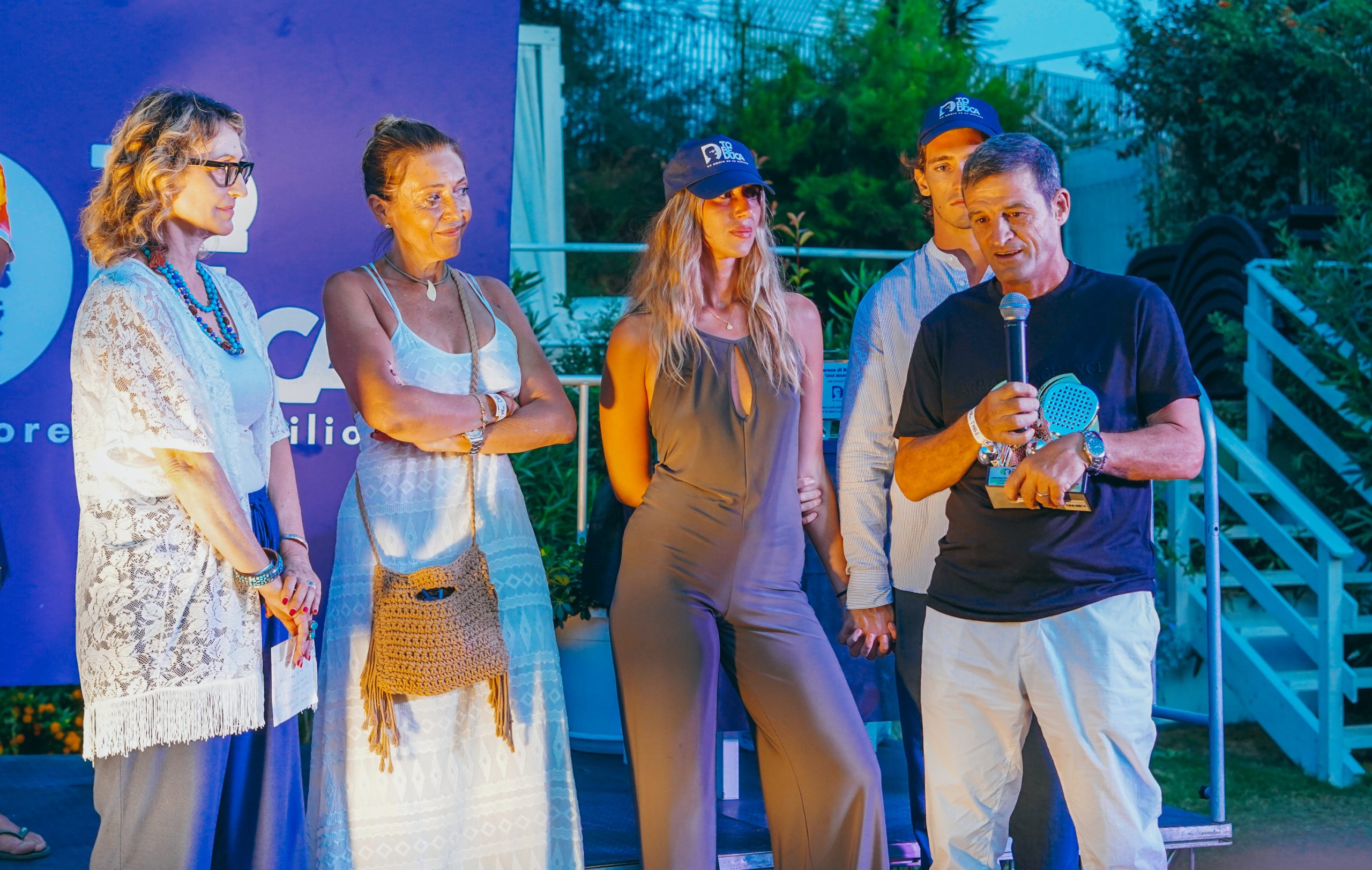 Partecipanti all’evento solidale “Per una marea di fondi” a Taranto per sostenere la ricerca scientifica
