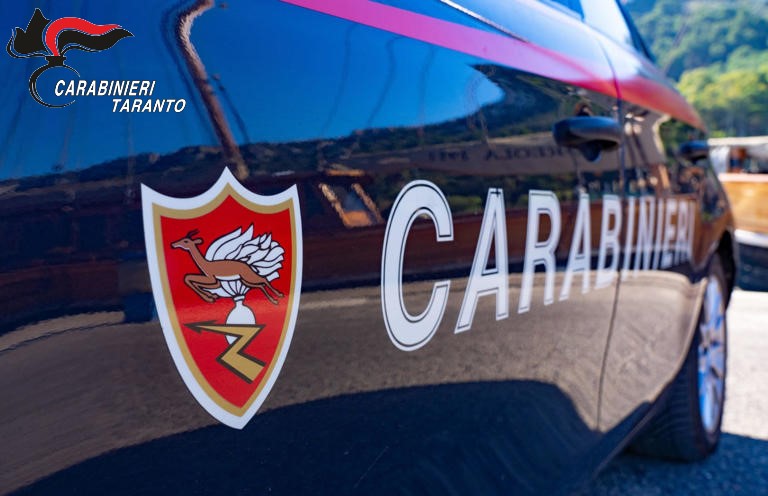 Carabinieri a Palagiano dopo arresto uomo per maltrattamenti contro la moglie