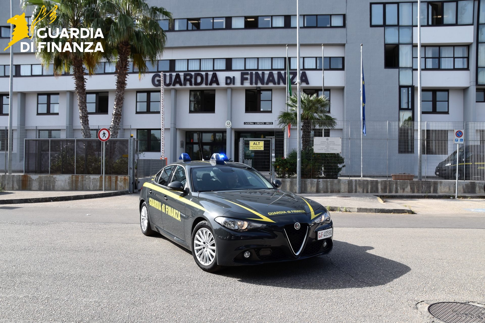 GUARDIA DI FINANZA: ASSOCIAZIONE PER DELINQUERE, FRODE FISCALE E TRUFFA AGGRAVATA; ESEGUITO PROVVEDIMENTO DI SEQUESTRO DI BENI DEL VALORE COMPLESSIVO DI OLTRE 3,4 MILIONI DI EURO, NOTIFICATO DECRETO DI INTERROGATORIO PREVENTIVO NEI CONFRONTI DI SEI INDAGATI. In data 16 settembre 2025, militari del Nucleo di Polizia Economico-Finanziaria della Guardia di Finanza di Taranto hanno eseguito un decreto di sequestro, emesso dal G.I.P. del Tribunale di Taranto su richiesta della Procura della Repubblica ionica, nei confronti di una società a responsabilità limitata e di imprenditori e consulenti, indagati per frode fiscale e truffa aggravata. Per alcuni di questi ultimi l’Autorità Giudiziaria ha anche ipotizzato il vincolo associativo. Il provvedimento cautelare reale rappresenta l’epilogo di un’attività investigativa svolta su delega della Procura della Repubblica di Taranto nei confronti dei componenti di un sodalizio criminale operante nella provincia di Taranto, i quali con la complicità di imprenditori, intermediari e consulenti, utilizzando fatture per operazioni inesistenti, per un importo complessivo oltre 9 milioni di euro, emesse da cosiddette “cartiere”, avrebbero consentito a tre società a responsabilità limitata esercenti l'attività di raccolta e trasformazione dei rifiuti - successivamente incorporate in un’unica azienda - di evadere dal 2017 al 2022 l’IVA e le imposte dirette, e di generare fittizi crediti di imposta, in particolare crediti industria 4.0, finanziati con risorse del P.N.R.R., e crediti per gli investimenti nel mezzogiorno – CIM, del valore complessivo di oltre 700mila euro. Gli approfondimenti investigativi condotti dai Finanzieri, coordinati dall’Autorità Giudiziaria inquirente, hanno consentito di acquisire gravi elementi indiziari in capo agli indagati in relazione ai reati ipotizzati. Comando Provinciale Taranto Recapiti: Sezione Operazioni e Programmazione tel. 0997201111 Via Scoglio del Tonno nr. 31. email: TA0510008@gdf.it Sulla base degli elementi raccolti nel corso delle indagini, il Giudice per le Indagini Preliminari ha disposto il sequestro preventivo, anche per equivalente, di beni e disponibilità finanziarie riconducibili alla società e ad altri indagati sino alla concorrenza della somma complessiva di oltre 3,4 milioni di euro, profitto dei reati contestati, ed ha contestualmente emesso un decreto di interrogatorio preventivo nei confronti di sei indagati per i quali la Procura della Repubblica ha formulato una richiesta di applicazione di misure cautelari personali. Per il principio della “presunzione di innocenza” la responsabilità delle persone e della società sottoposte ad indagini sarà definitivamente accertata solo nel caso in cui intervenga una sentenza irrevocabile di condanna.
