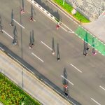 cittadini a piedi e in bicicletta in Piazza IV Novembre per la giornata senza auto Ginosa