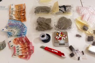 Sava droga in casa, operazione Carabinieri con sequestro di stupefacenti