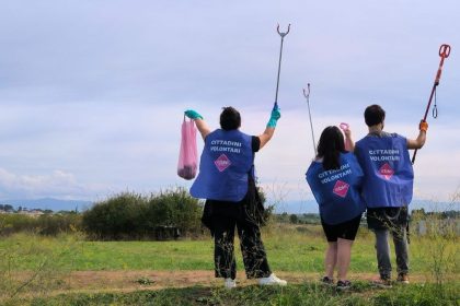 Volontari al lavoro per il World Cleanup Day Grottaglie sulla SP72