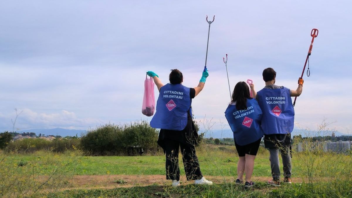 Volontari al lavoro per il World Cleanup Day Grottaglie sulla SP72