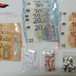 Carabinieri a Taranto durante operazione contro droga tra i giovani