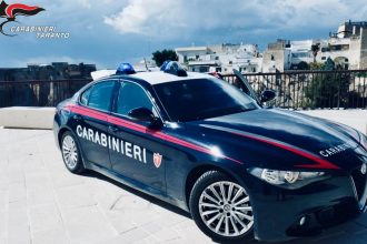 Carabinieri a Massafra dopo donna aggredita e sequestrata dal compagno