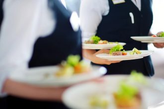 Segnalazione cameriere Taranto sfruttamento lavoro in pizzeria