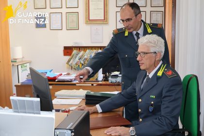 Guardia di Finanza Taranto durante controlli su illeciti contro il Reddito di cittadinanza