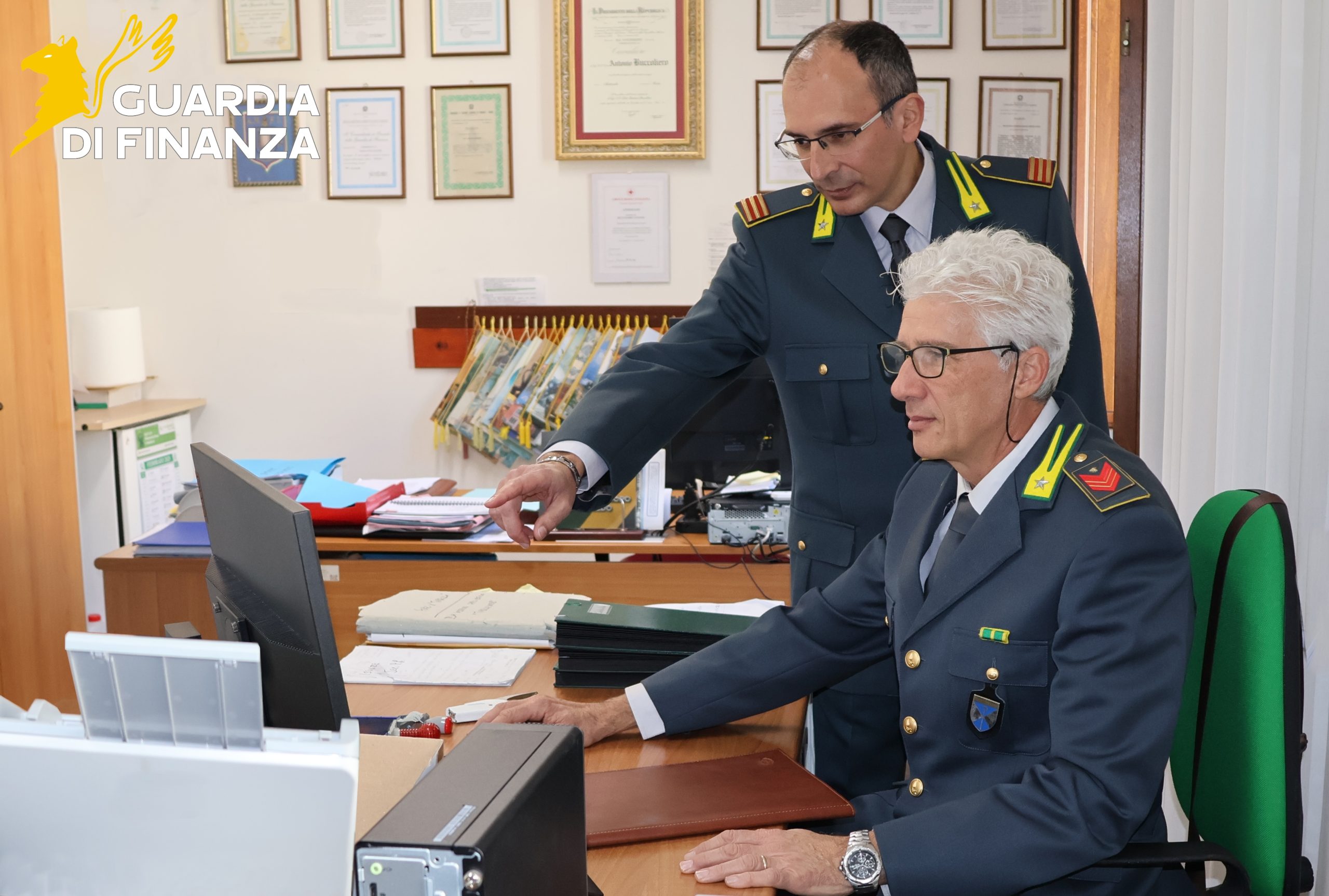 Guardia di Finanza Taranto durante controlli su illeciti contro il Reddito di cittadinanza