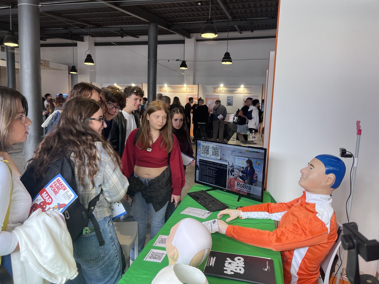 robot con intelligenza artificiale tarantino RoBro nelle scuole italiane