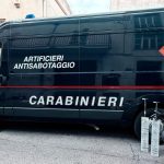 Carabinieri in azione a Statte durante il ritrovamento di ordigni esplosivi
