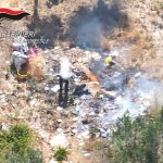 Discarica abusiva Manduria con veicoli abbandonati e rifiuti sequestrati