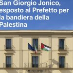 Il Municipio di San Giorgio Jonico dove è stata issata la bandiera della Palestina.”