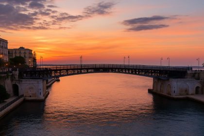 Veduta del Mar Grande durante le indagini sugli odori molesti a Taranto