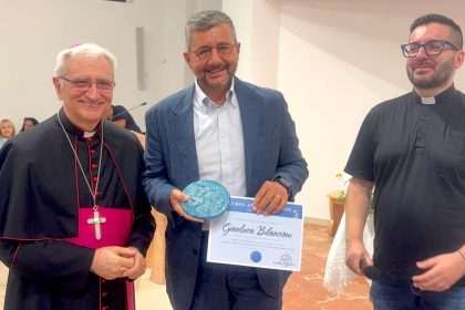 Premiazione del Premio Angeli Custodi a Taranto con borse di studio per la scuola Galilei.