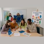 Studenti all’Erasmus Day 2025 a Taranto durante attività culturali europee